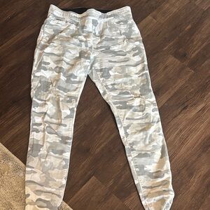 Coco + Carmen Gray Camo Ankle Pants